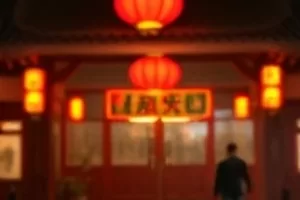 十七号月台 年代片，蒸汽机车停靠空旷月台的侧影